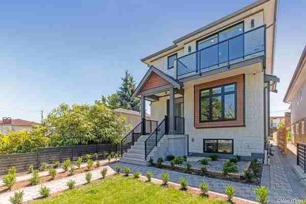 2836 East 16th Avenue, Vancouver, BC V5M 2M1, CA