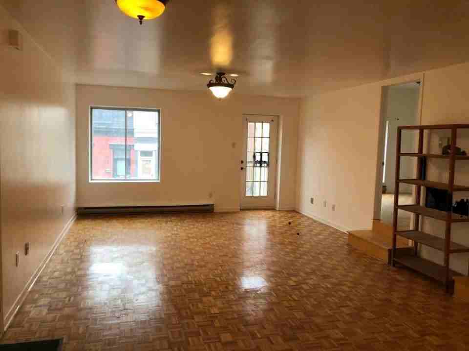 3642 Avenue Coloniale #3, Montréal, QC H2X 2Y6, CA