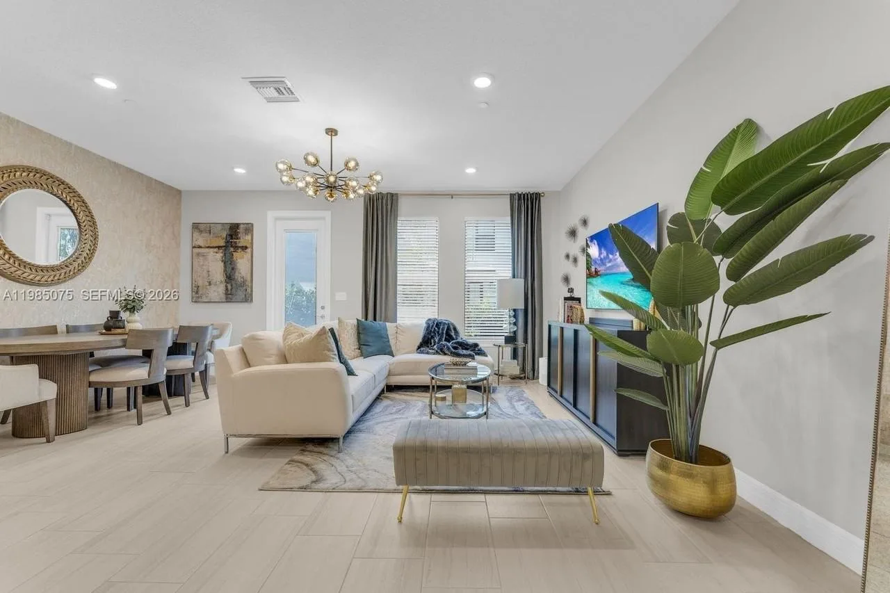 8351 Nw 7th Ct, Plantation, FL 33324, USA