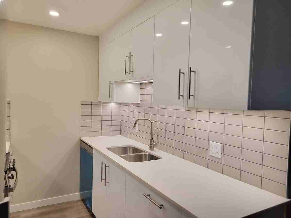 1872 Barclay Street #105, Vancouver, BC V6G 1K8, CA