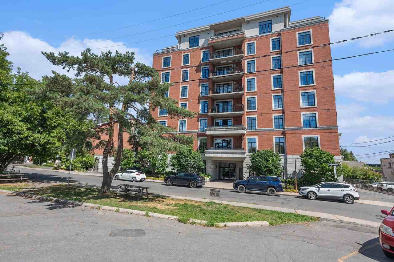 327 Breezehill Avenue South #205, Ottawa, ON K1Y 1R6, CA