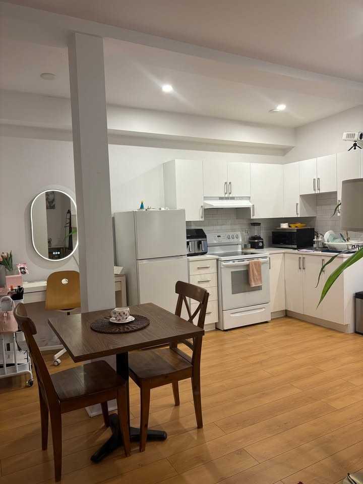 5497a Av Victoria, Montréal, QC H3W 2P9, CAN