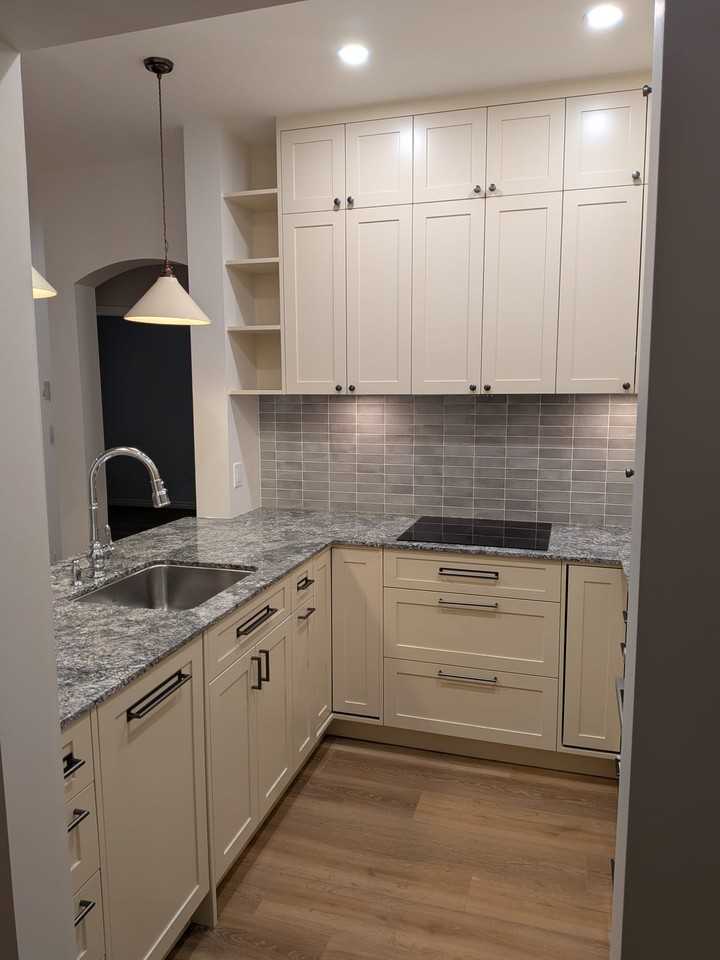 2105 West 42nd Avenue, Vancouver, BC V6M 2B7, CAN