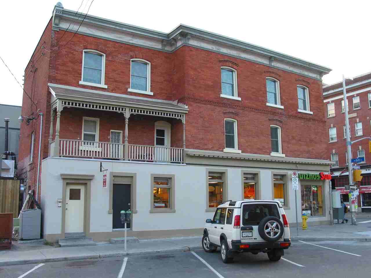 376 MacLaren Street #9, Ottawa, ON K2P 0M6, CA