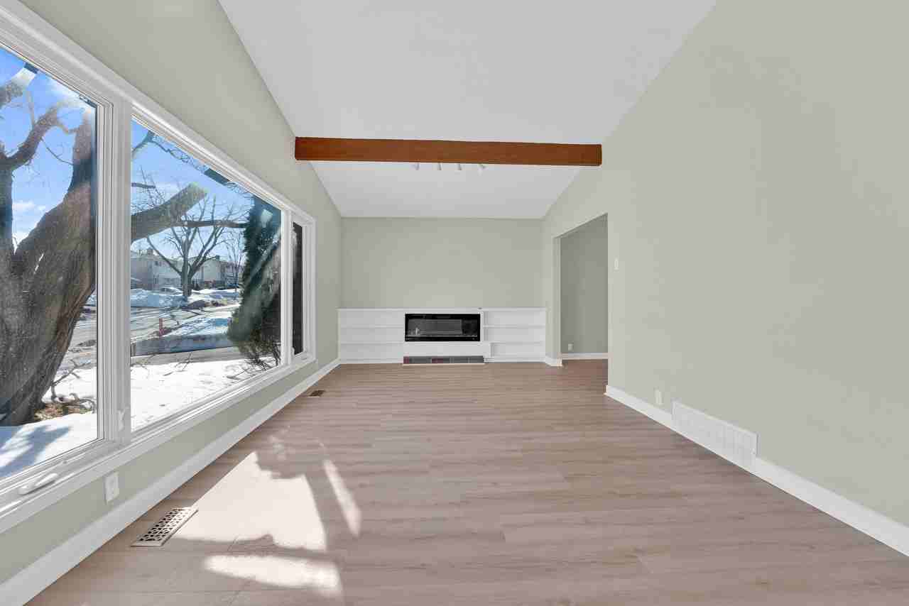 1259 Meadowlands Drive East, Nepean, ON K2E 6K4, CA
