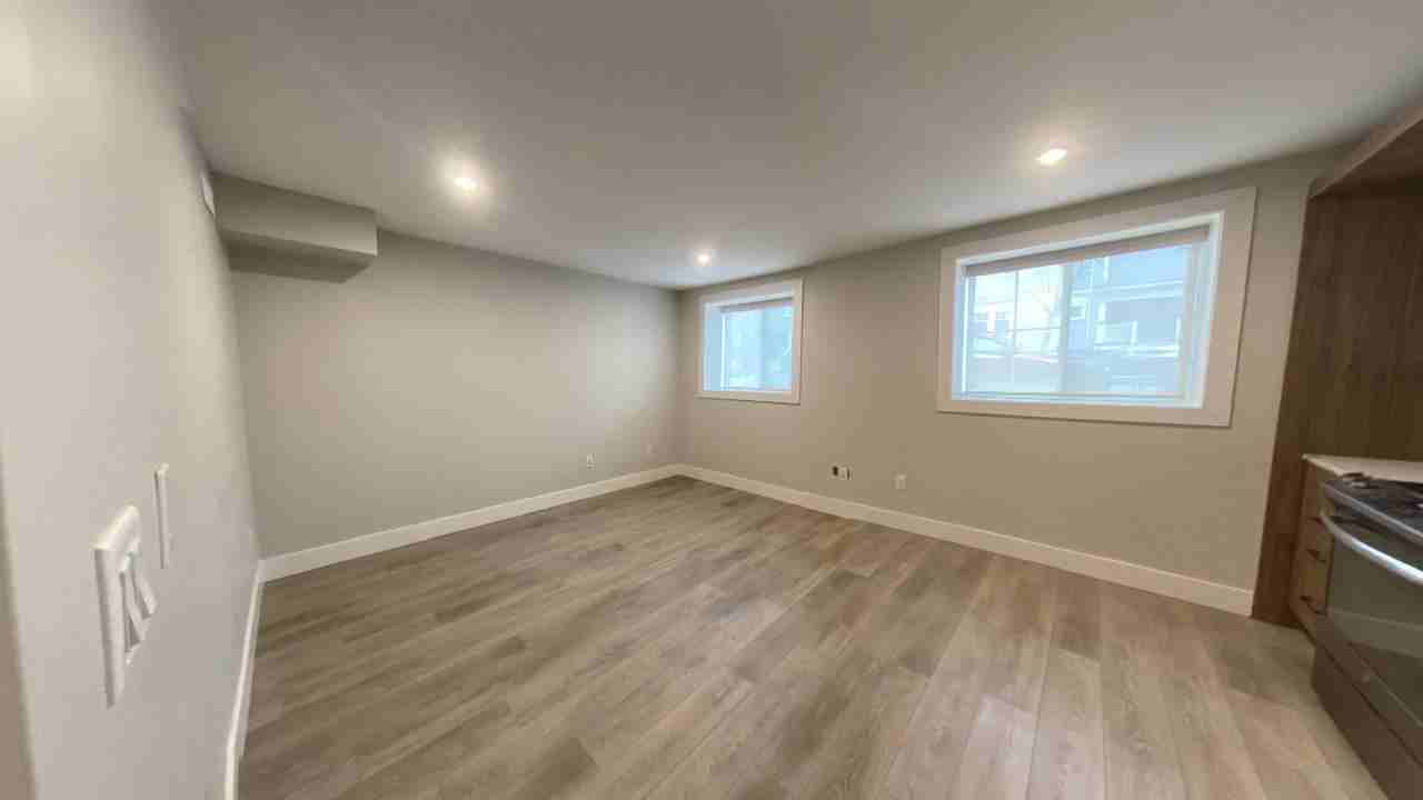 5726 Inglis Street