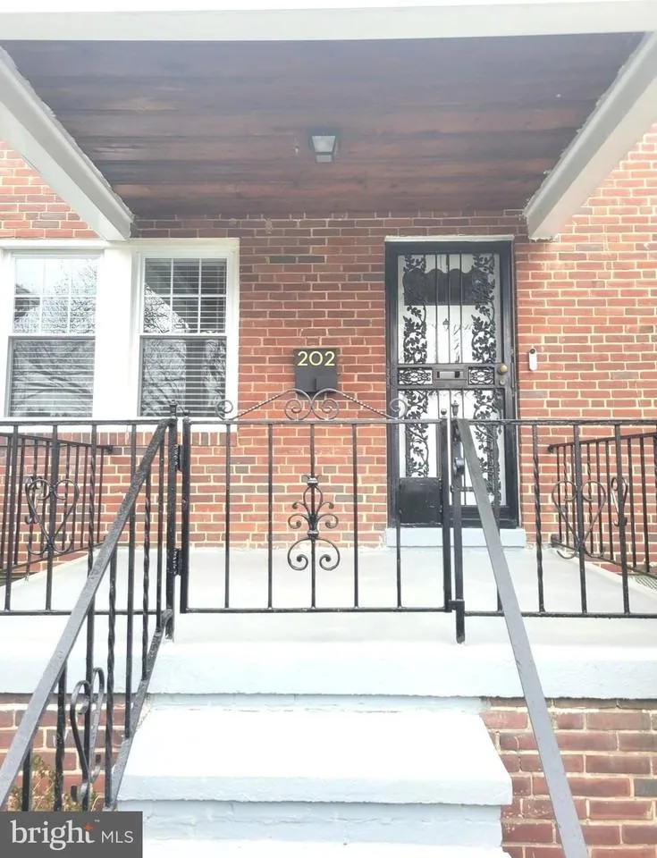 202 N Edgewood St, Baltimore, MD 21229, USA