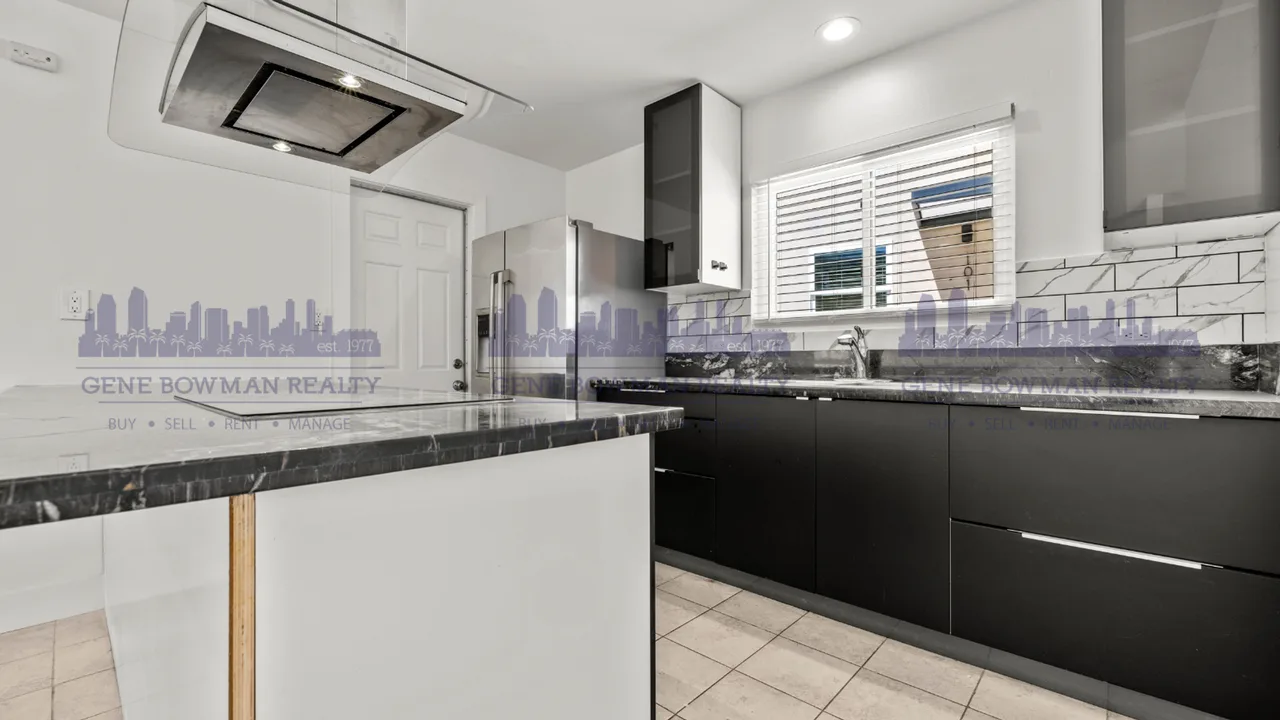 2409–2413 Fleetwood St