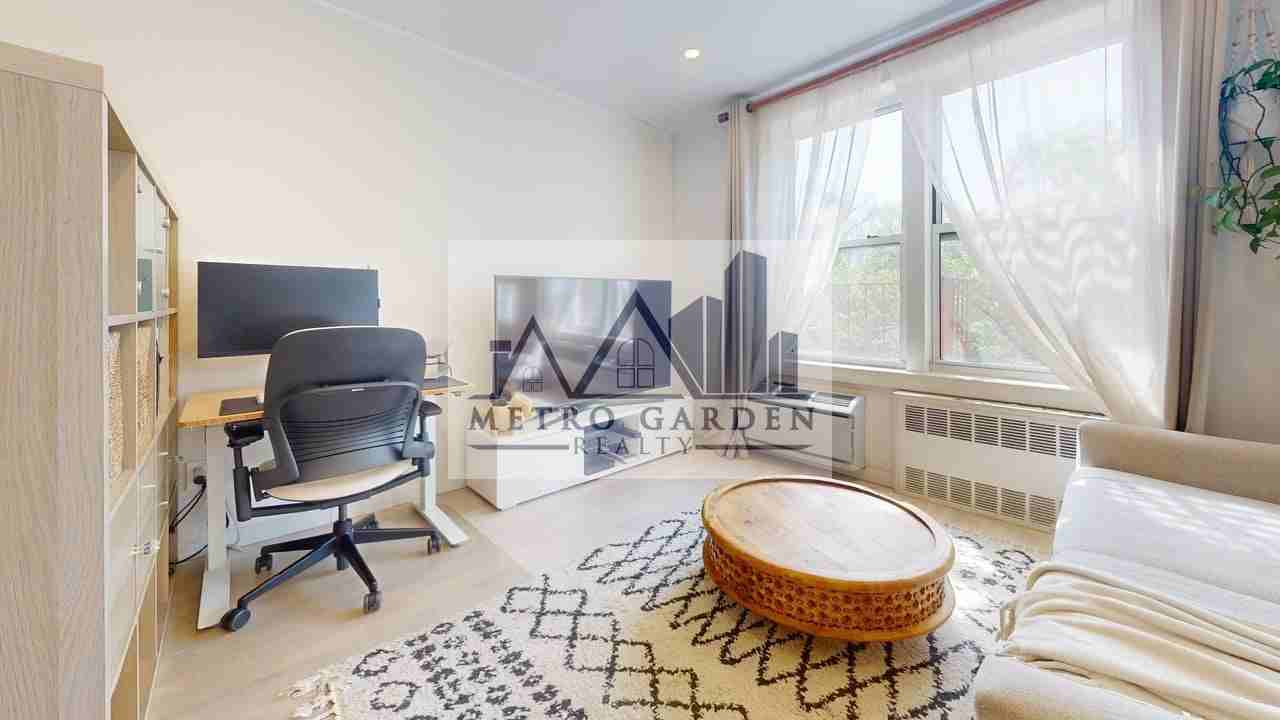 68-15 Selfridge St, Forest Hills, NY 11375, USA