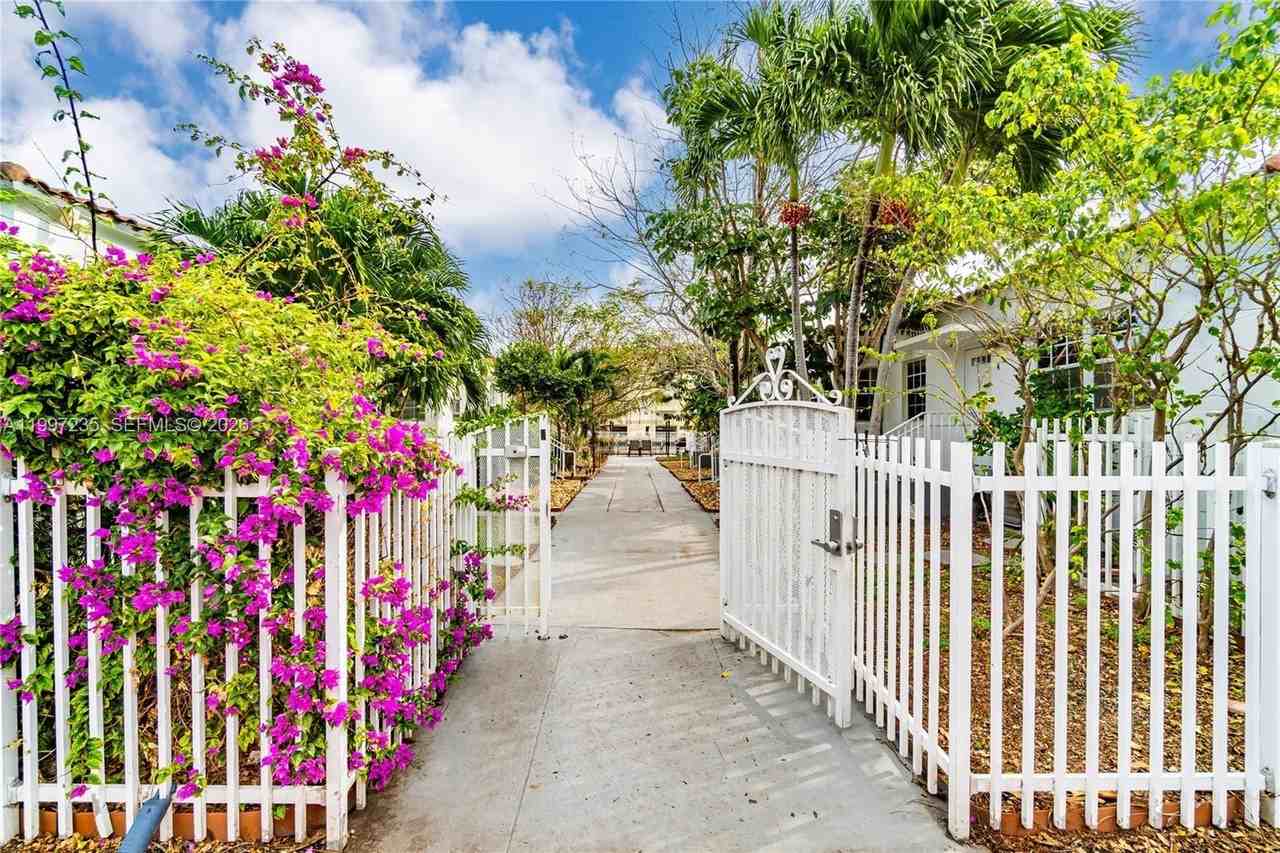 8401 Crespi Boulevard, Miami Beach, FL 33141, USA