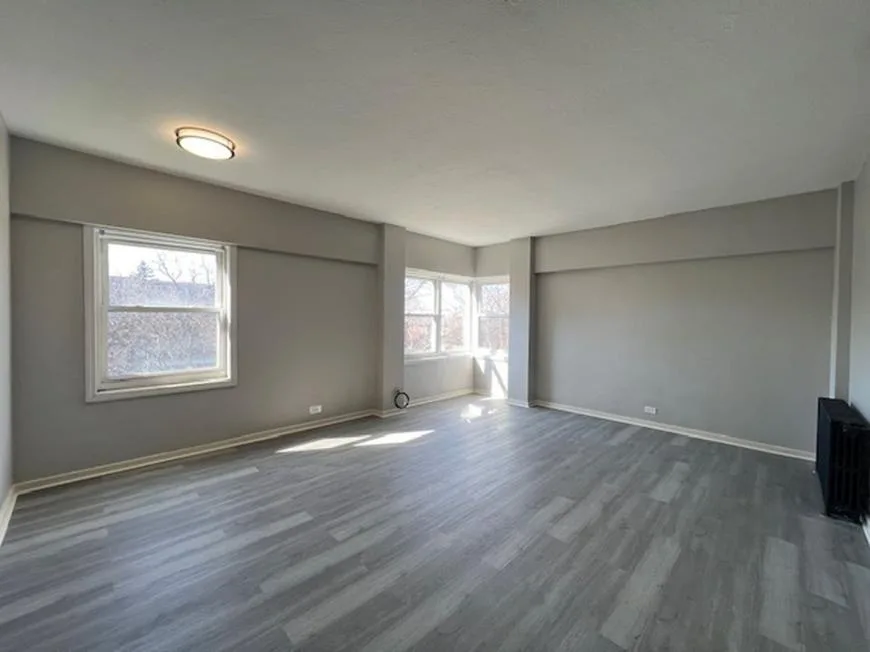 7327 North Rogers Avenue, Chicago, IL 60626, USA