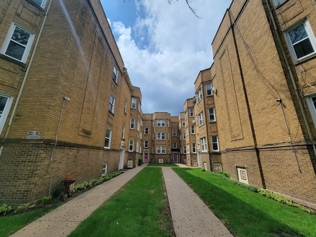 6430 N Richmond St, Chicago, IL 60645, USA