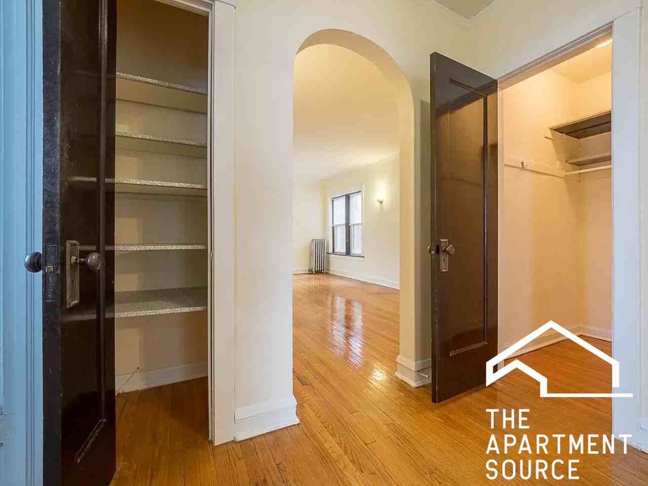 2112 W Ainslie St, Chicago, IL 60625, USA