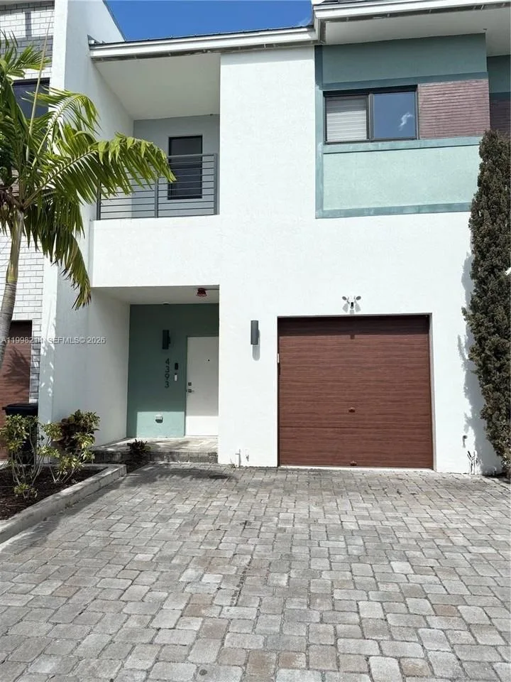 4393 Nw 9th St, Plantation, FL 33317, USA