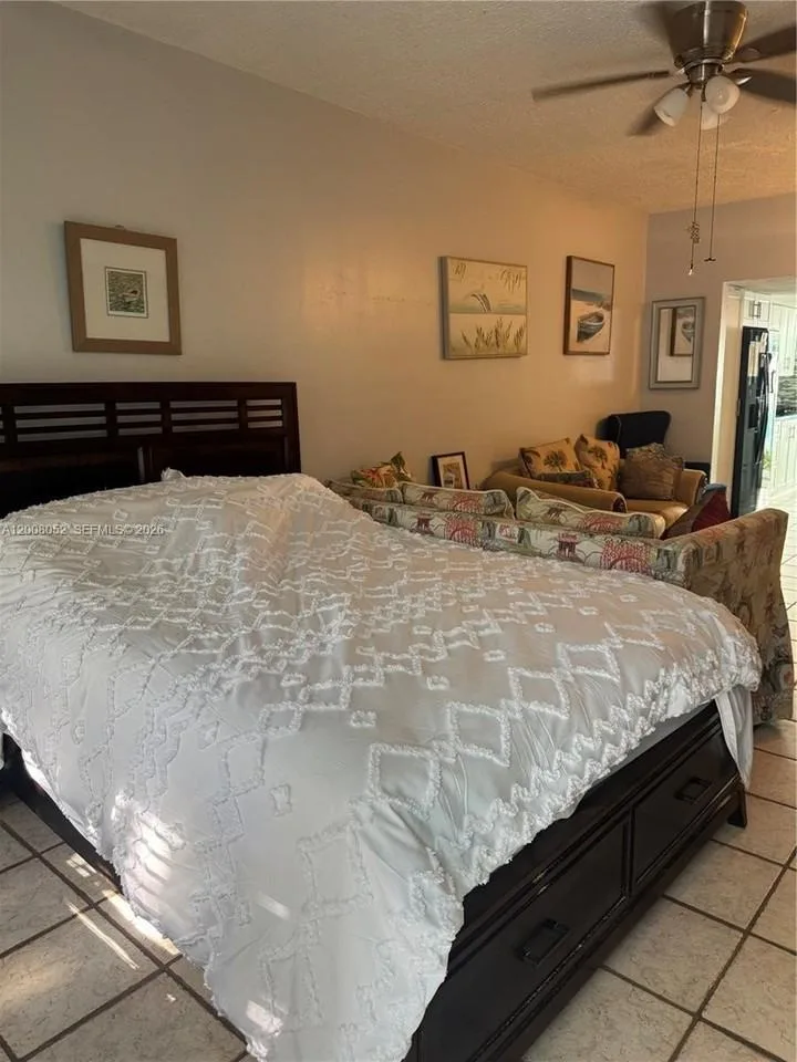 6490 Collins Avenue, Miami Beach, FL 33141, US
