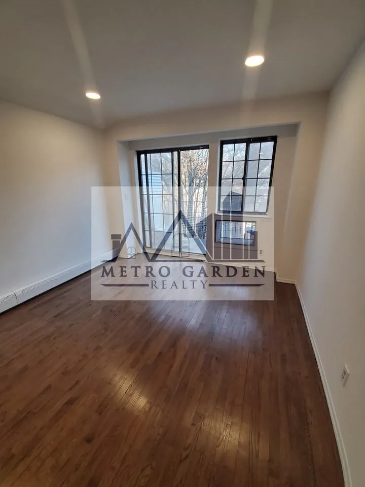 81-18 138th Street, Jamaica, NY 11435, USA
