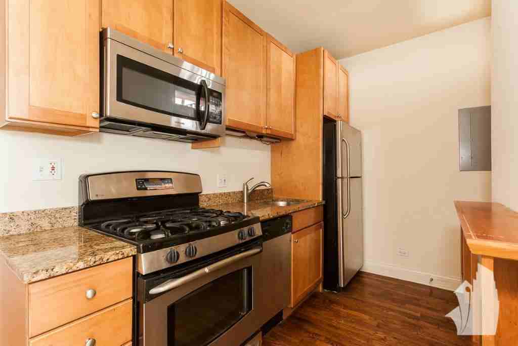 740 W Addison Street, Chicago, IL 60613, USA