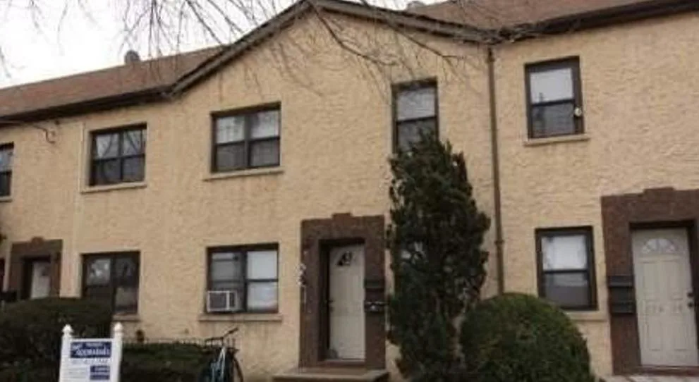 25610 Hillside Ave #1stFL, Glen Oaks, NY 11004, USA