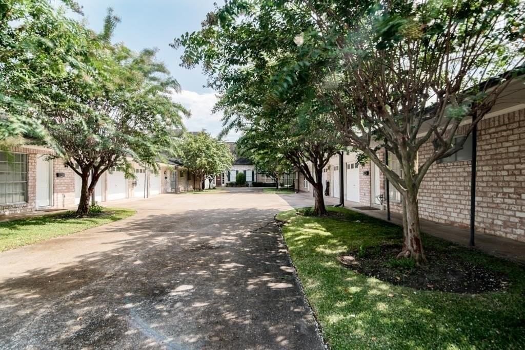 5629 Winsome Ln, Houston, TX 77057, USA