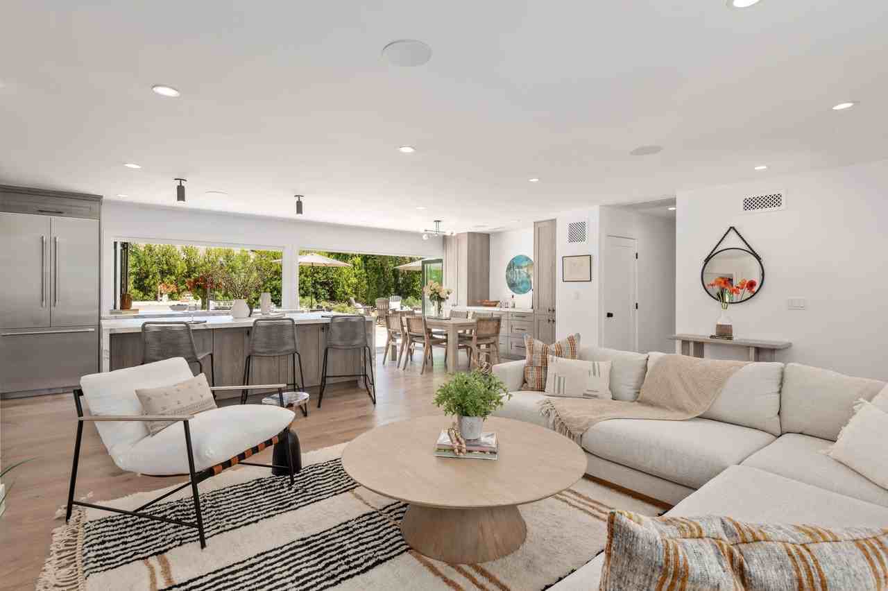 2402 Calle Montilla, Santa Barbara, CA 93109, USA
