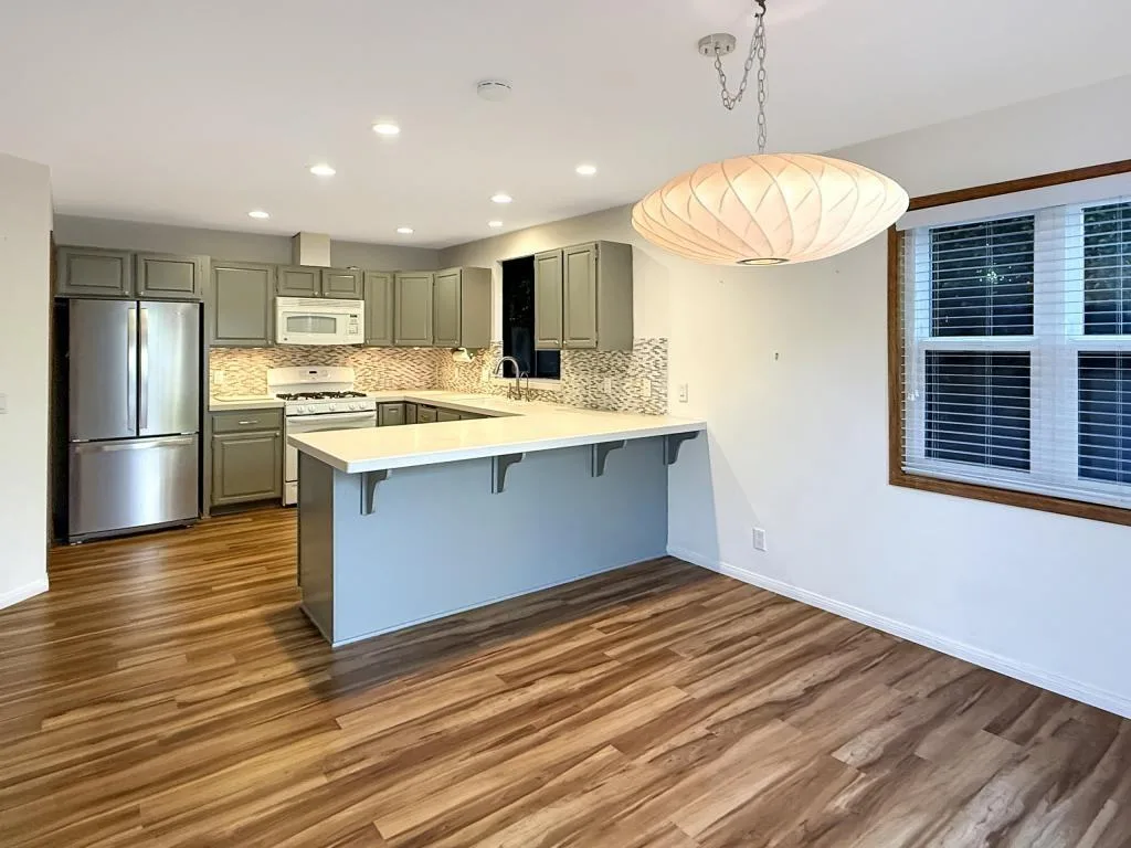 820 W Victoria St Apt D, Santa Barbara, CA 93101, USA