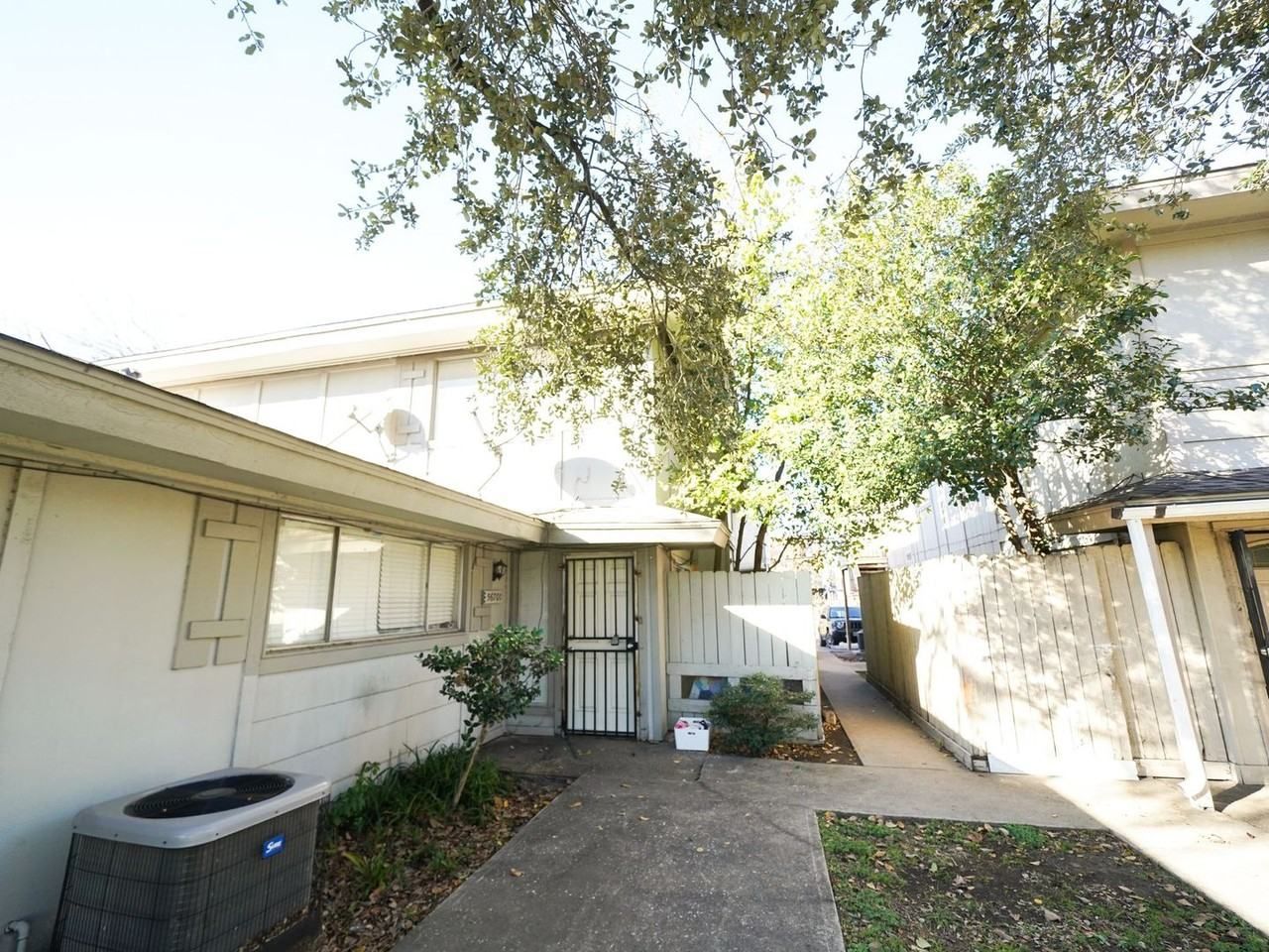 5670 Birchmont Dr Apt C, Houston, TX 77091, USA