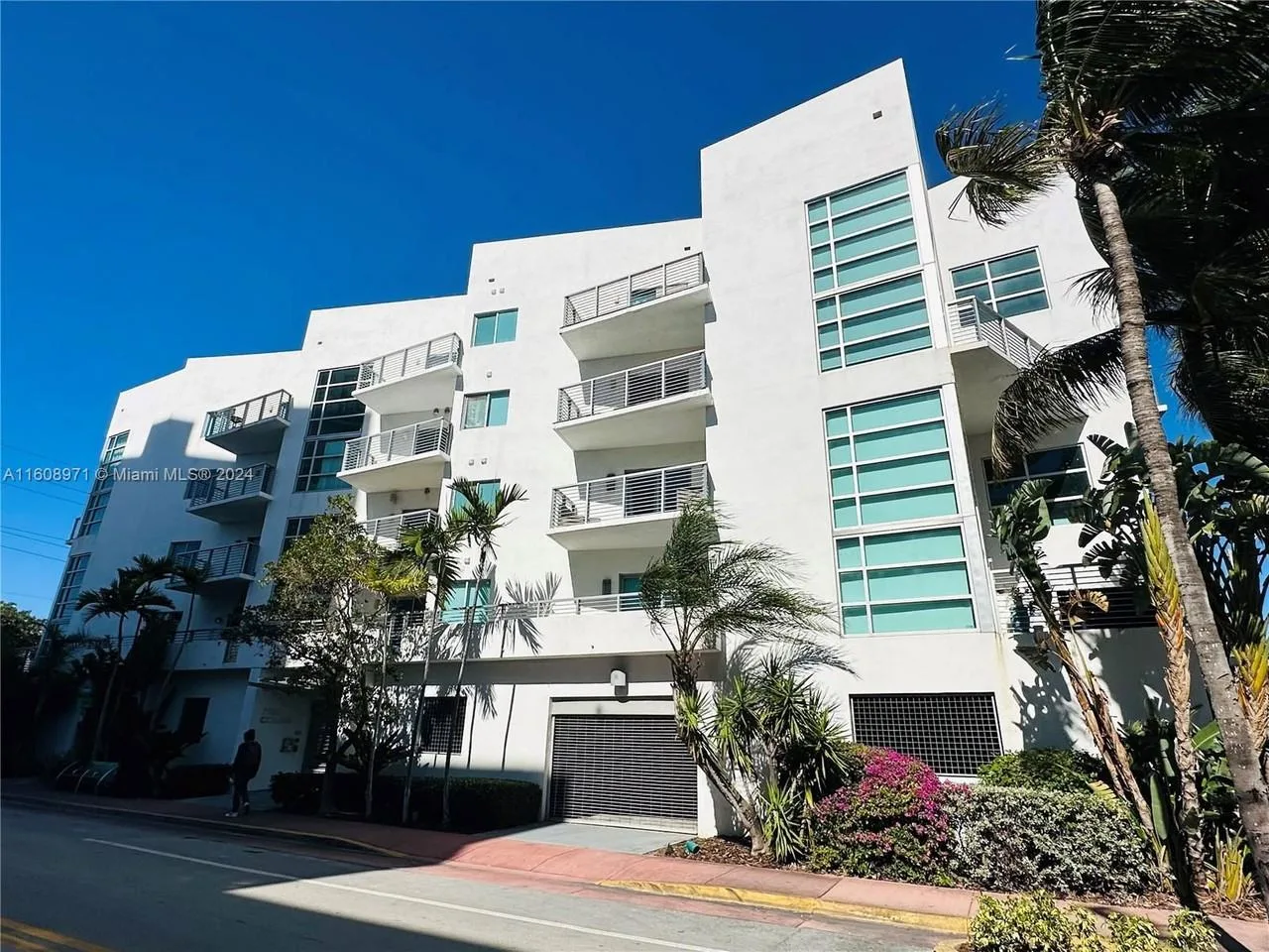 7700 Collins Avenue, Miami, FL 33141, US