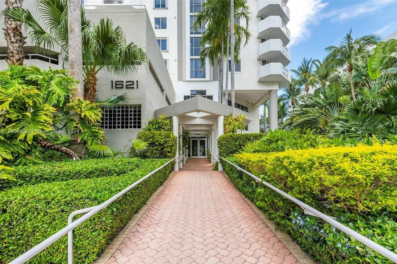 1621 Bay Rd Apt 604, Miami Beach, FL 33139, USA
