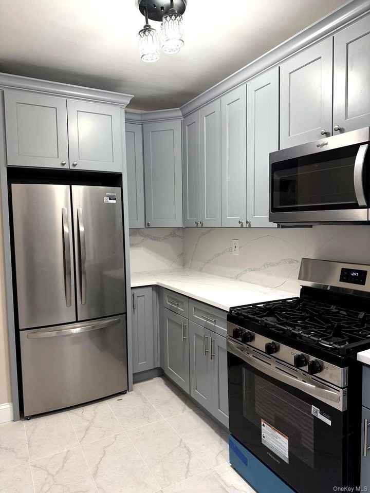 6836 Burns St, Forest Hills, NY 11375, USA