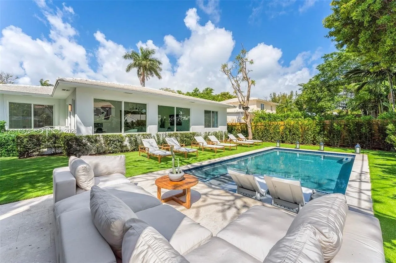 6145 Lagorce Dr, Miami Beach, FL 33140, USA