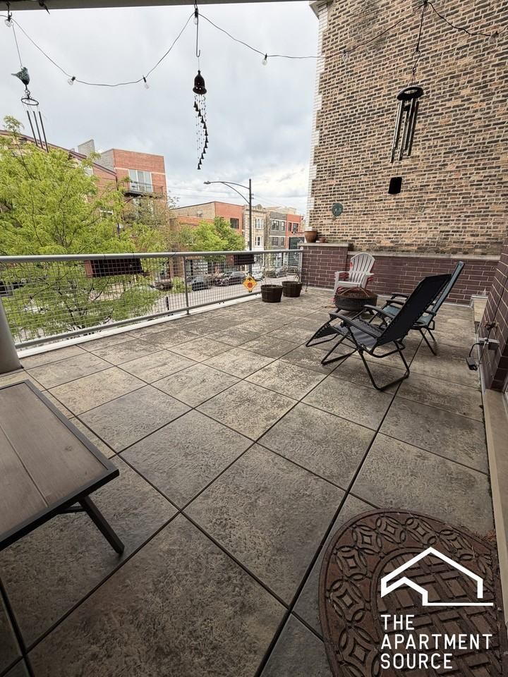 2127 West Division Street, Chicago, IL 60622, USA