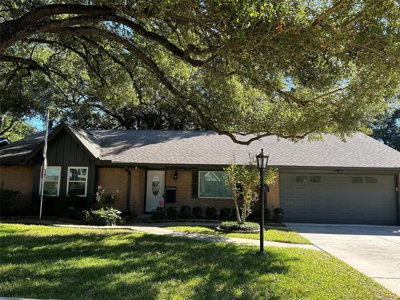 10233 Moorberry Ln, Houston, TX 77043, USA