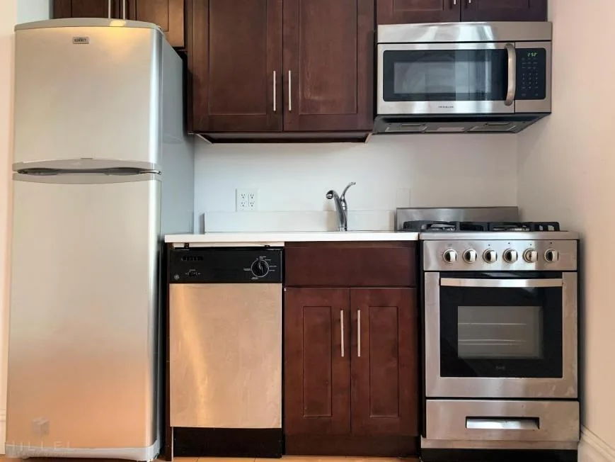 2181 38th St, Astoria, NY 11105, USA