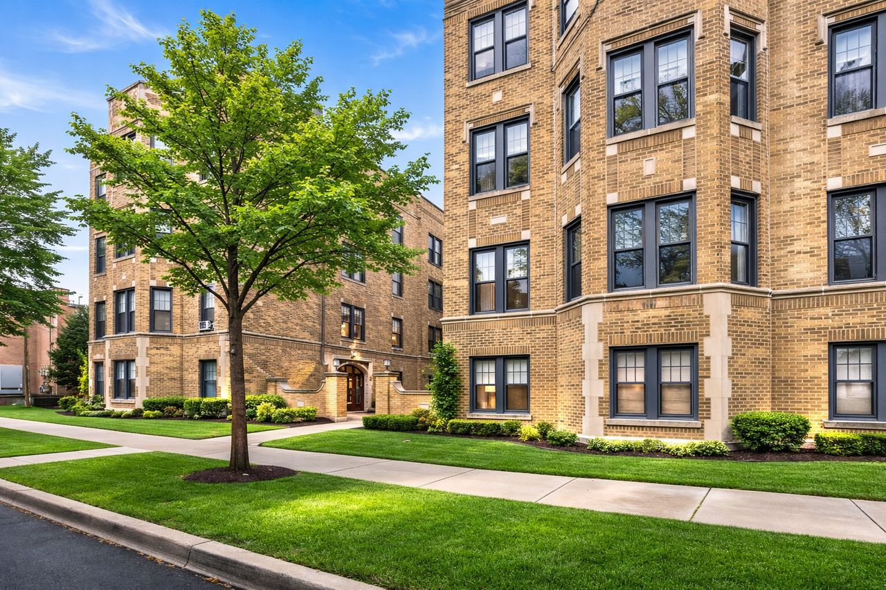 2348 W Addison St, Chicago, IL 60618, USA
