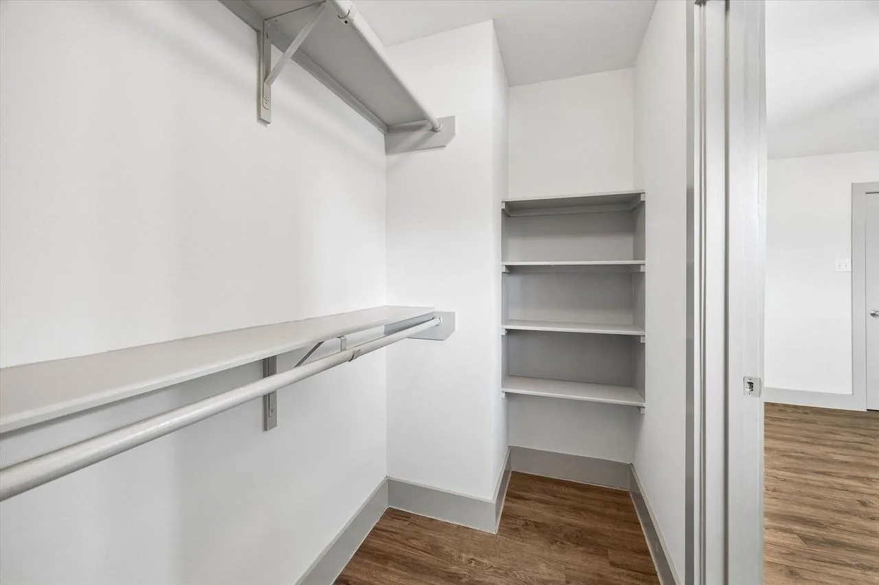 4300 Rosslyn