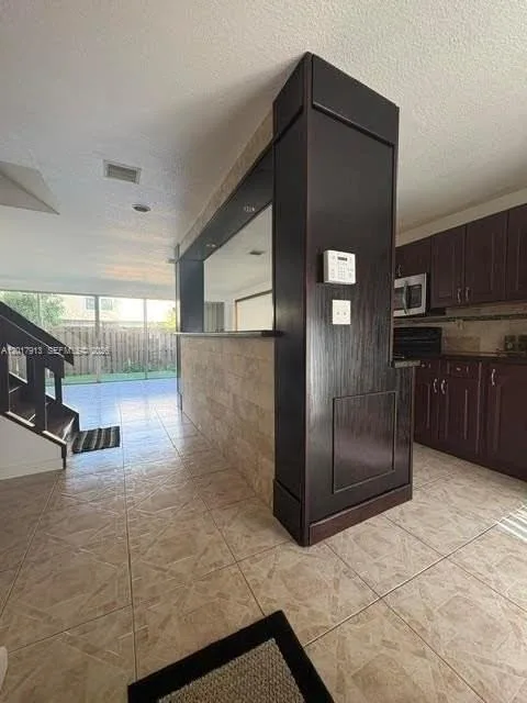 835 Nw 81st Way, Plantation, FL 33324, USA