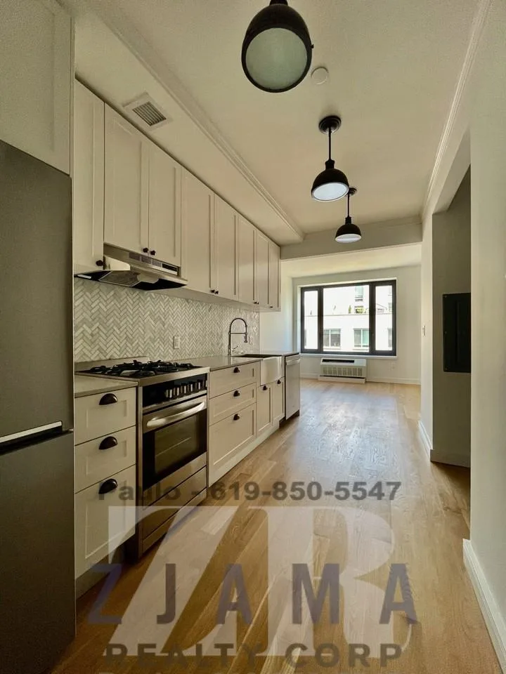 409 Eastern Pkwy, Brooklyn, NY 11216, USA