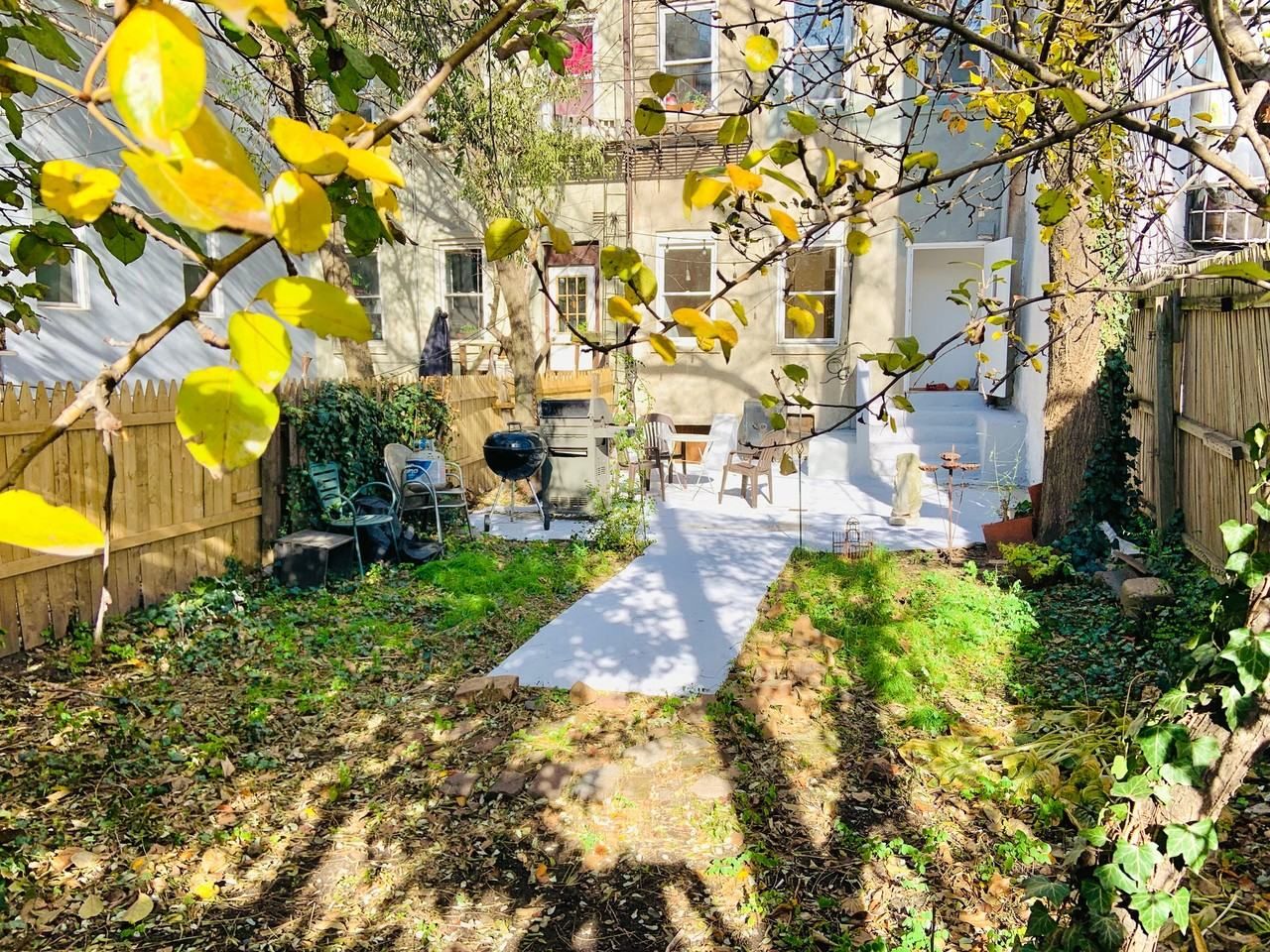 196 W 9th St, Brooklyn, NY 11231, USA