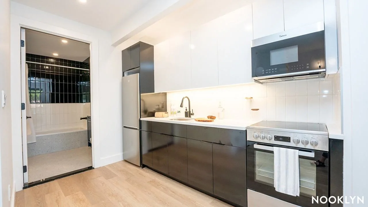 1042 President St, Brooklyn, NY 11225, USA