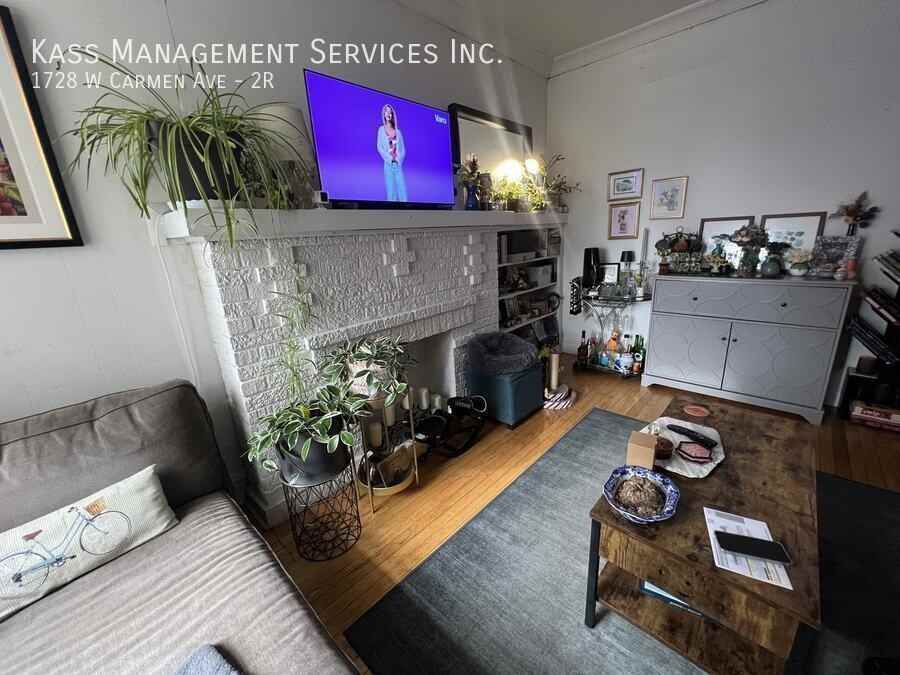 1728 W Carmen Ave, Chicago, IL 60640, USA