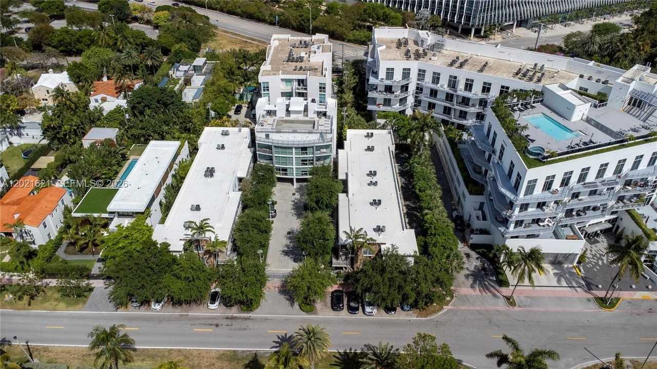 2021 Meridian Ave, Miami Beach, FL 33139, USA