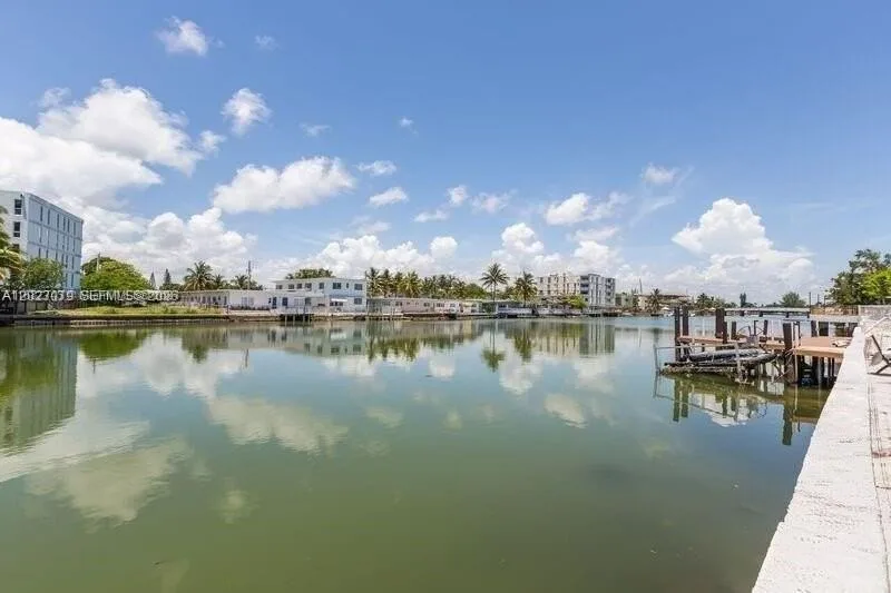 8220 Byron Ave, Miami Beach, FL 33141, USA