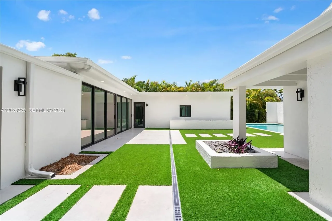 112 E 1st Ct, Miami Beach, FL 33139, USA