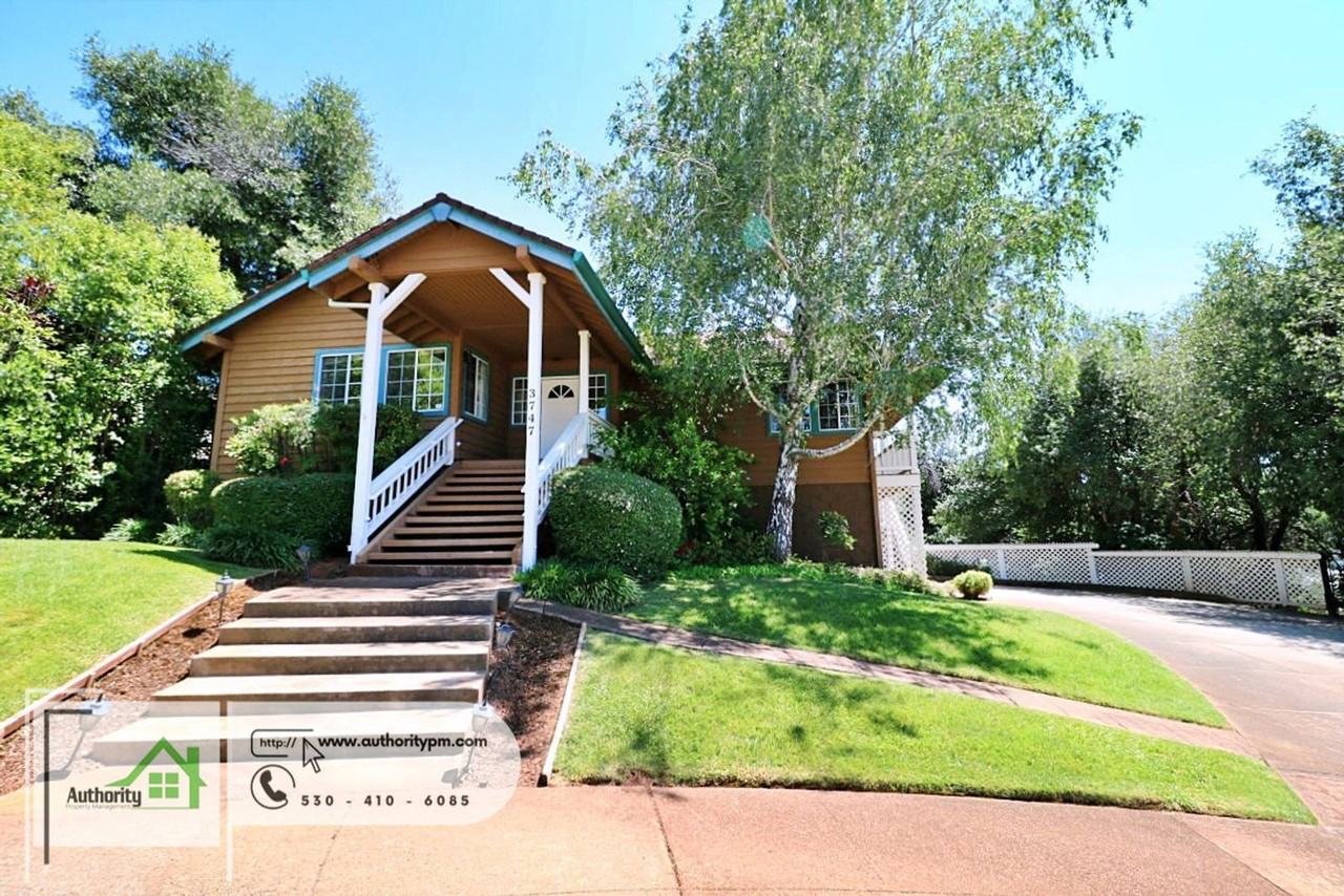 3747 Sunday Ct, Redding, CA 96001, USA