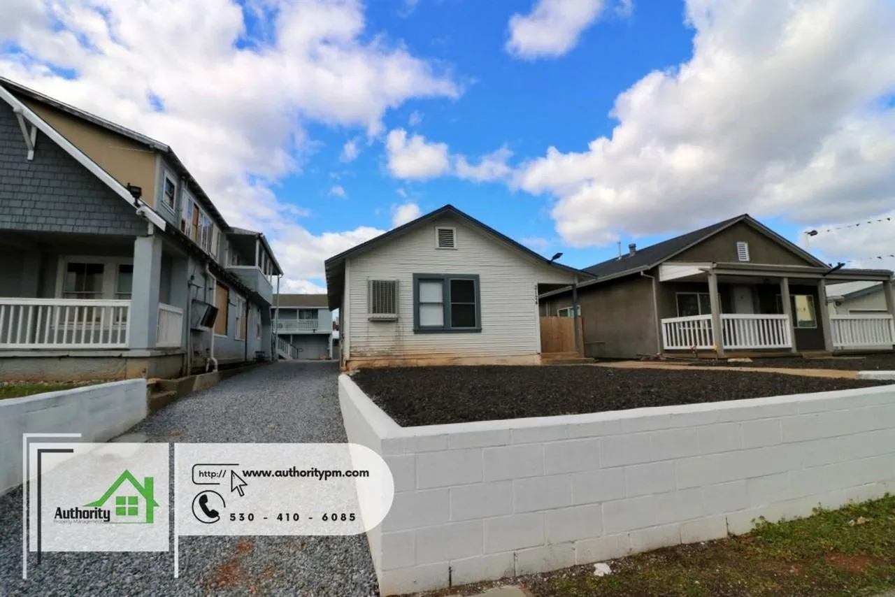 2124 Pine St, Redding, CA 96001, USA
