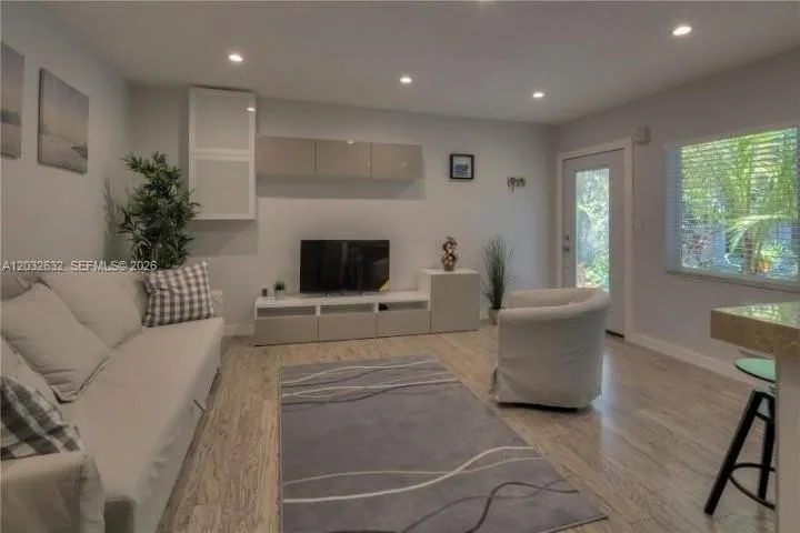 659 Meridian Ave, Miami Beach, FL 33139, USA