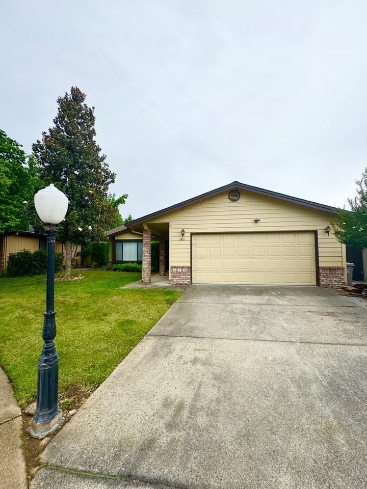 565 Monet Walk, Redding, CA 96001, USA