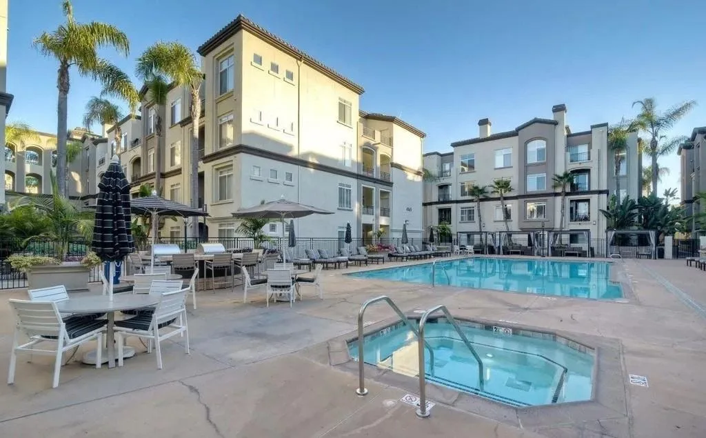 9253 Regents Road, Unit 319