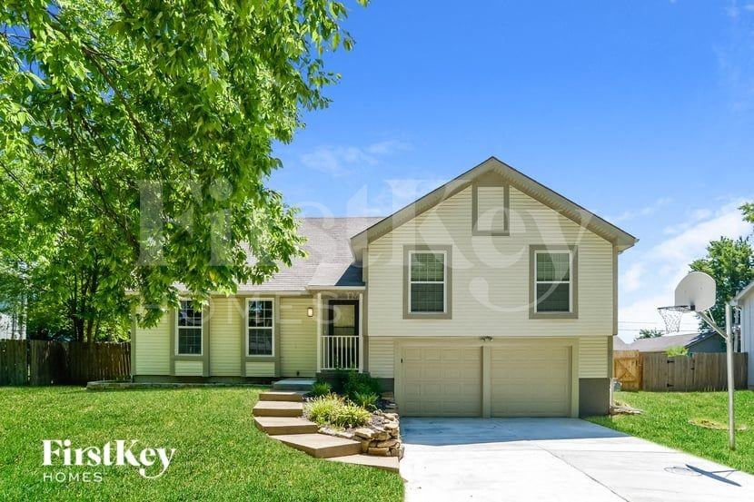 8617 Stearns Avenue, Overland Park, KS 66214, USA