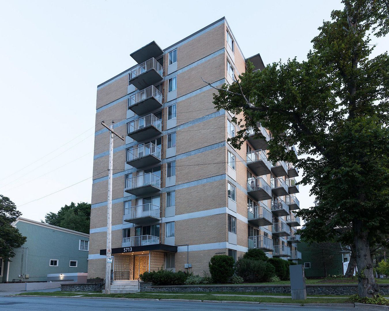 Steps From SMU, Dal, Hospitals & Downtown Halifax